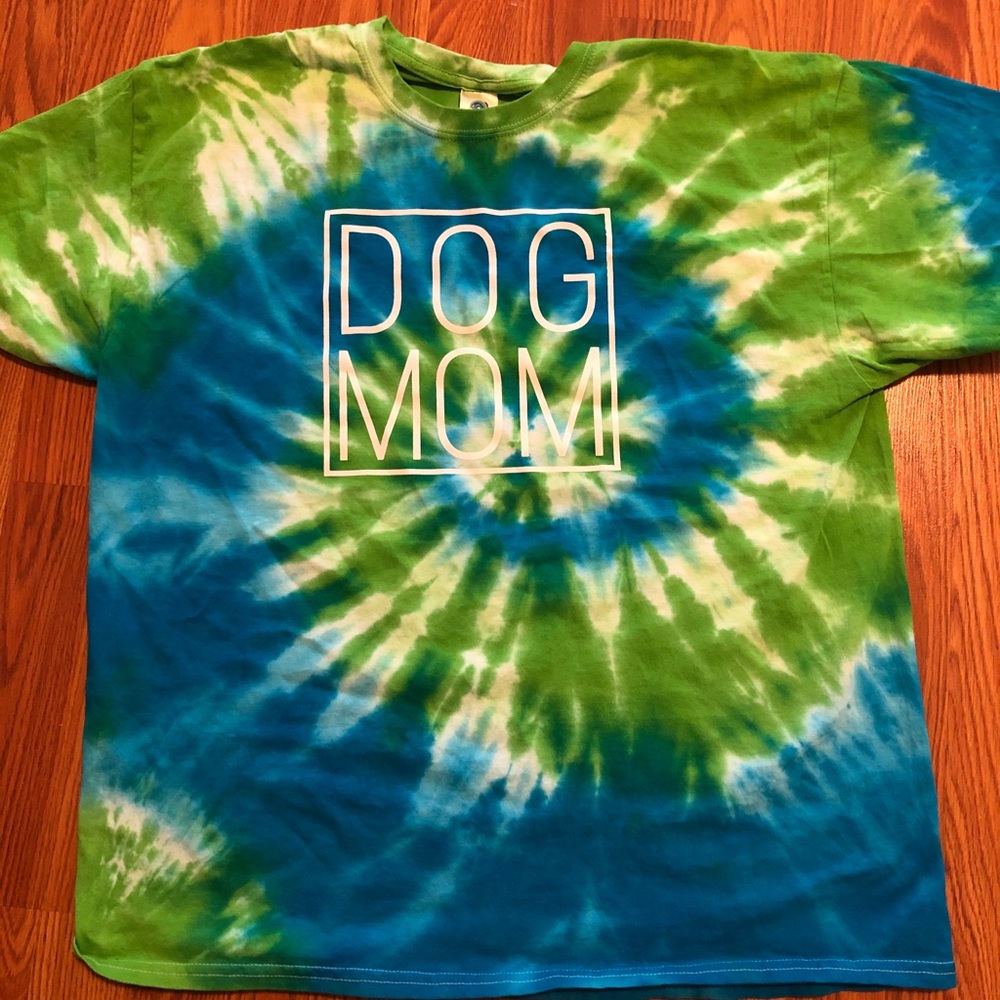 Dog Mom t-shirt